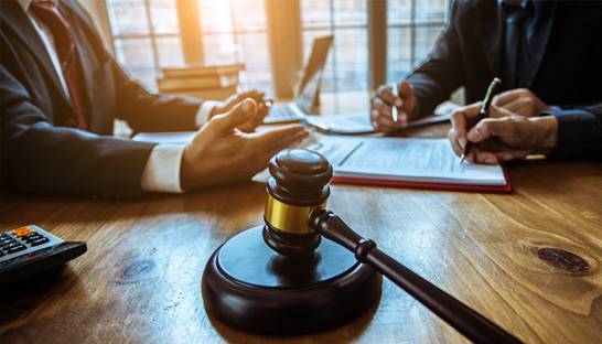 US senators push for stronger conflict of interest rules for federal contractors